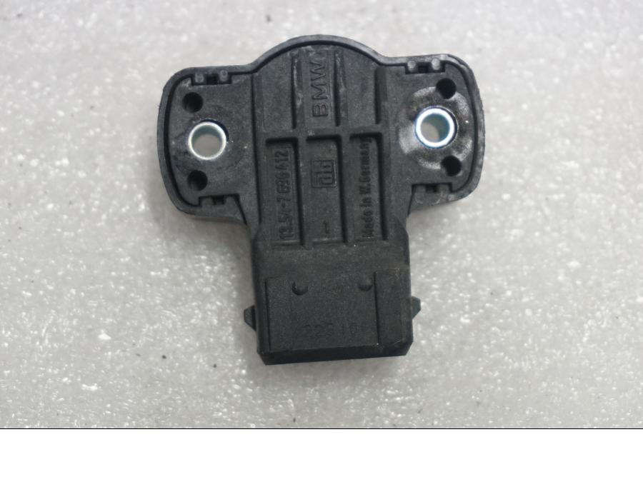 Framsidan på TPS från en BMW K 1300 R -2011 motorcykel.