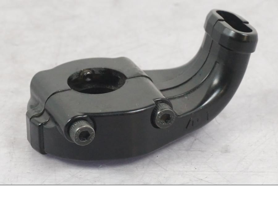 Vänster sida på Gasklo från en Yamaha MT-09 -2016 motorcykel.