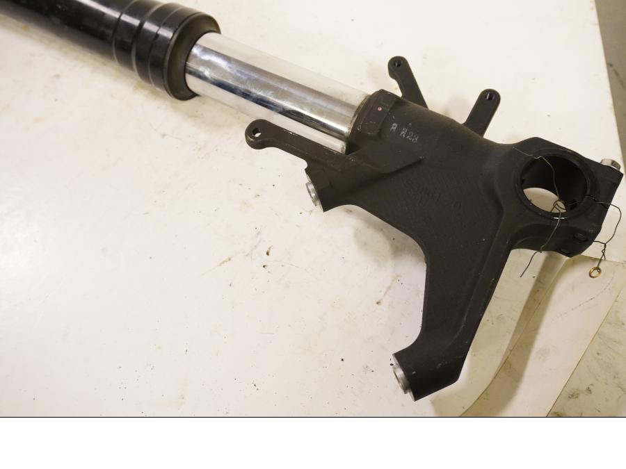 Snett uppifrån på Gaffelben från en Suzuki GSX-R 750 -2009 motorcykel.