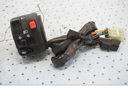 Framsidan på Styrelreglage från en Kawasaki Z 900 -2019 motorcykel.