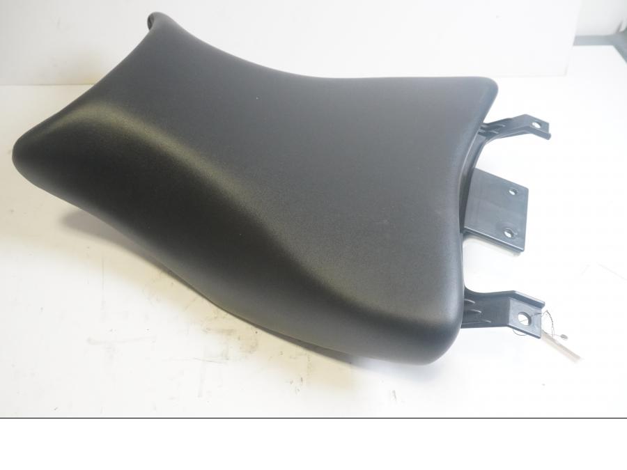 Baksidan på Sadel från en Suzuki GSF 650 -2011 motorcykel.