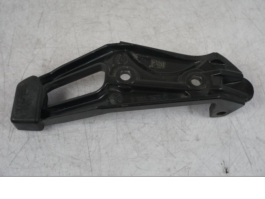 Vänster sida på Fotpinnefäste från en BMW R 1100 GS -1998 motorcykel.