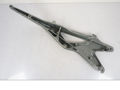 Snett nerifrån på Bakram från en KTM 790 Duke -2019 motorcykel.