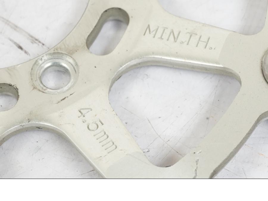 Snett uppifrån på Bromsskiva från en KTM 950 SM -2006 motorcykel.