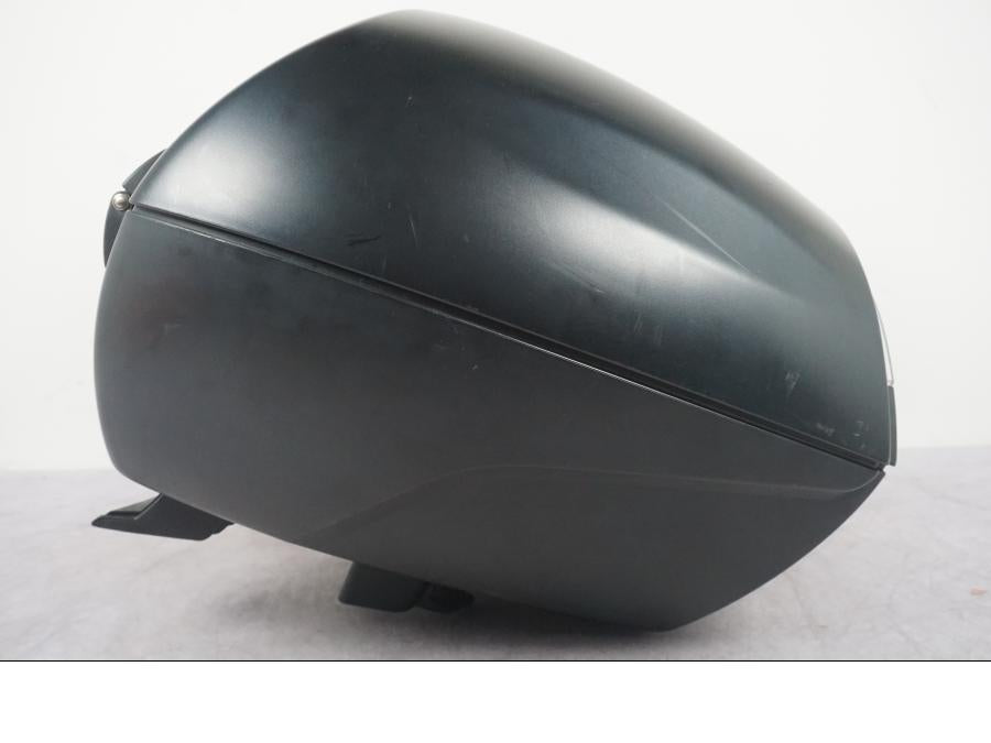 Snett uppifrån på Topbox från en BMW F 800 R -2018 motorcykel.