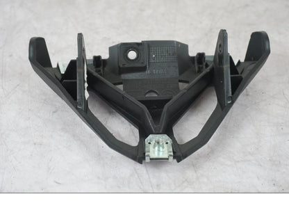 Vänster sida på Vindrutefäste från en BMW F 800 R -2018 motorcykel.