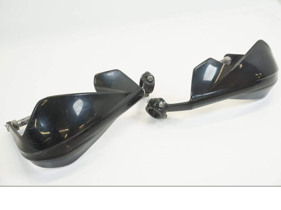 Framsidan på Handskydd från en KTM 640 LC4 SM -2005 motorcykel.