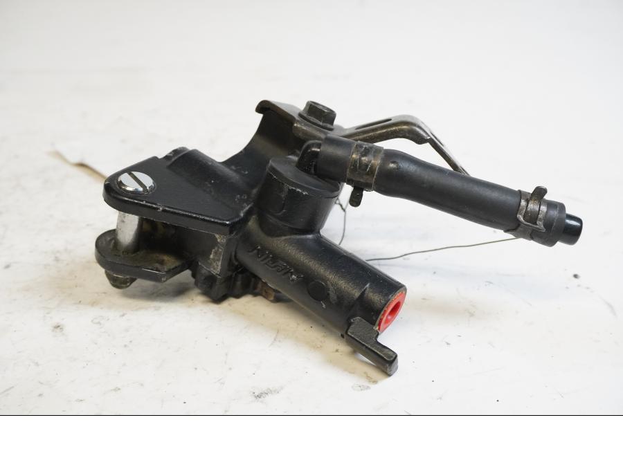 Framsidan på Bromshuvudcylinder från en Honda CBR 900 RR -1993 motorcykel.