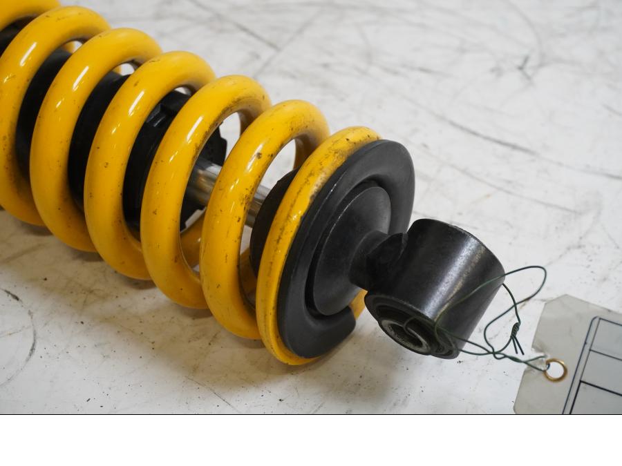 Baksidan på Stötdämpare från en Yamaha YZF-R 125 -2010 motorcykel.