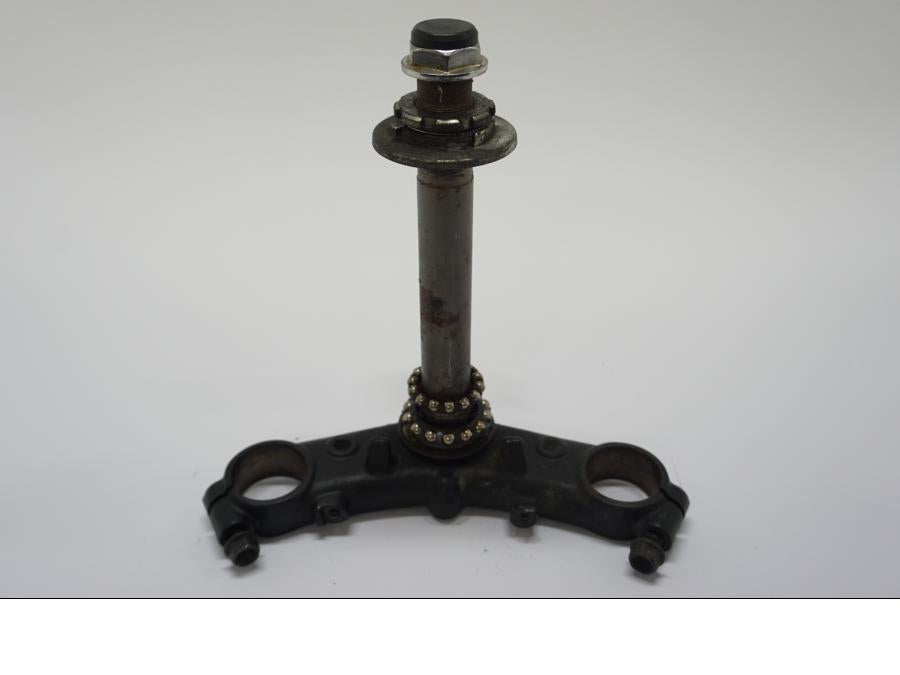 Framsidan på Gaffelkrona från en Honda VTR 1000 F -2005 motorcykel.