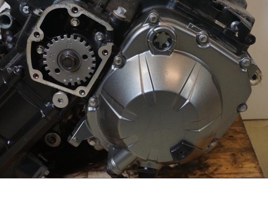 Extrabild1 på Motor från en Kawasaki Z 900 -2017 motorcykel.