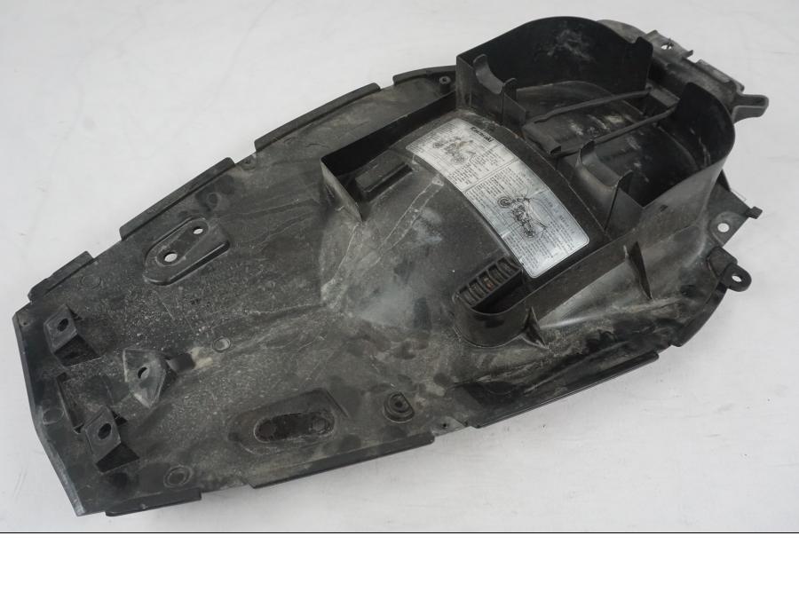Framsidan på Undertail från en Kawasaki ER-6N ABS -2010 motorcykel.