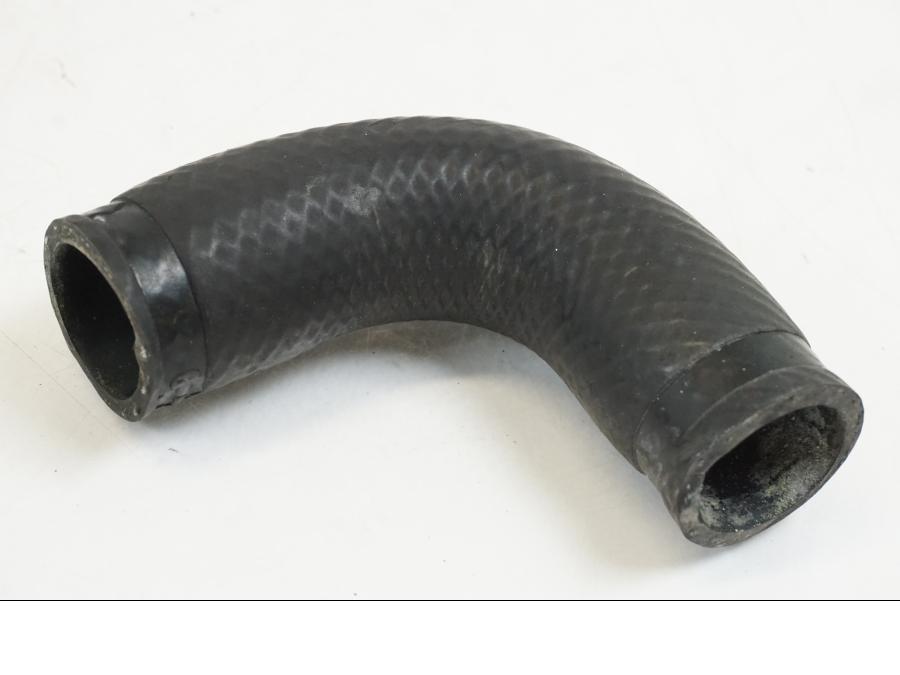 Vänster sida på Vattenkyl Slang Set från en Kawasaki VN 800 -2000 motorcykel.