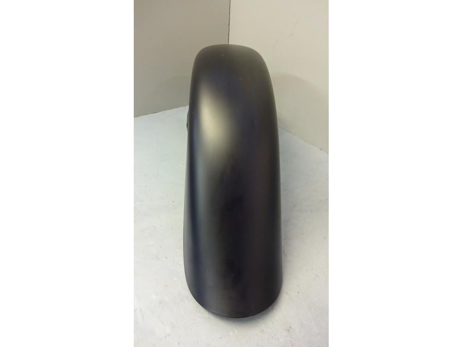 Höger sida på Framskärm från en Indian Chieftain Dark Horse -2018 motorcykel.