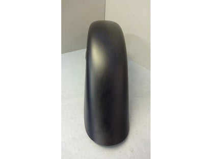 Höger sida på Framskärm från en Indian Chieftain Dark Horse -2018 motorcykel.