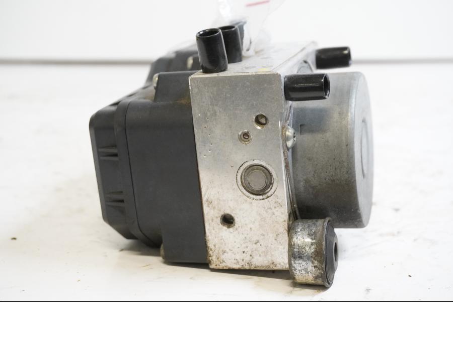 Baksidan på ABS Modulator från en Yamaha FJR 1300 -2016 motorcykel.