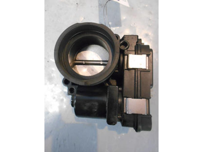 Höger sida på Spjällhus från en BMW R 1200 RS -2016 motorcykel.