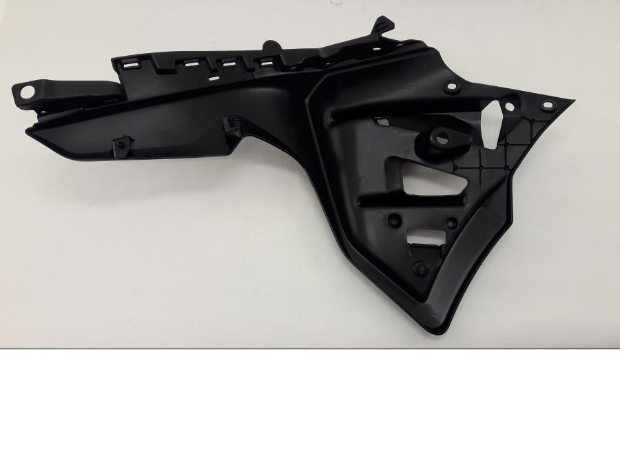 Baksidan på Sidkåpa från en Yamaha MT-07 Tracer -2020 motorcykel.