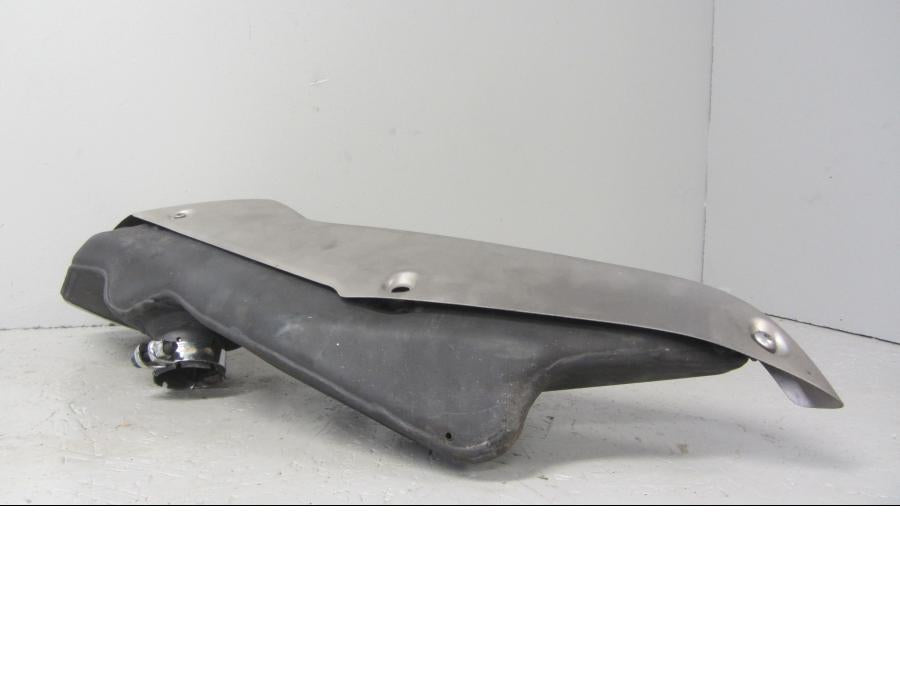 Höger sida på Ljuddämpare från en Honda CB 1000 R -2010 motorcykel.