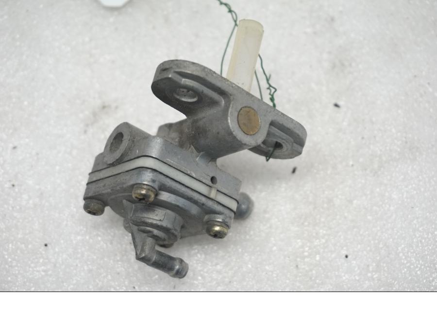 Baksidan på Bensinkran från en Suzuki VL 800 -2004 motorcykel.