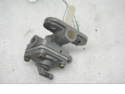 Baksidan på Bensinkran från en Suzuki VL 800 -2004 motorcykel.