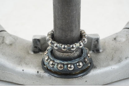 Höger sida på Gaffelkrona från en Honda ST 1300 -2002 motorcykel.