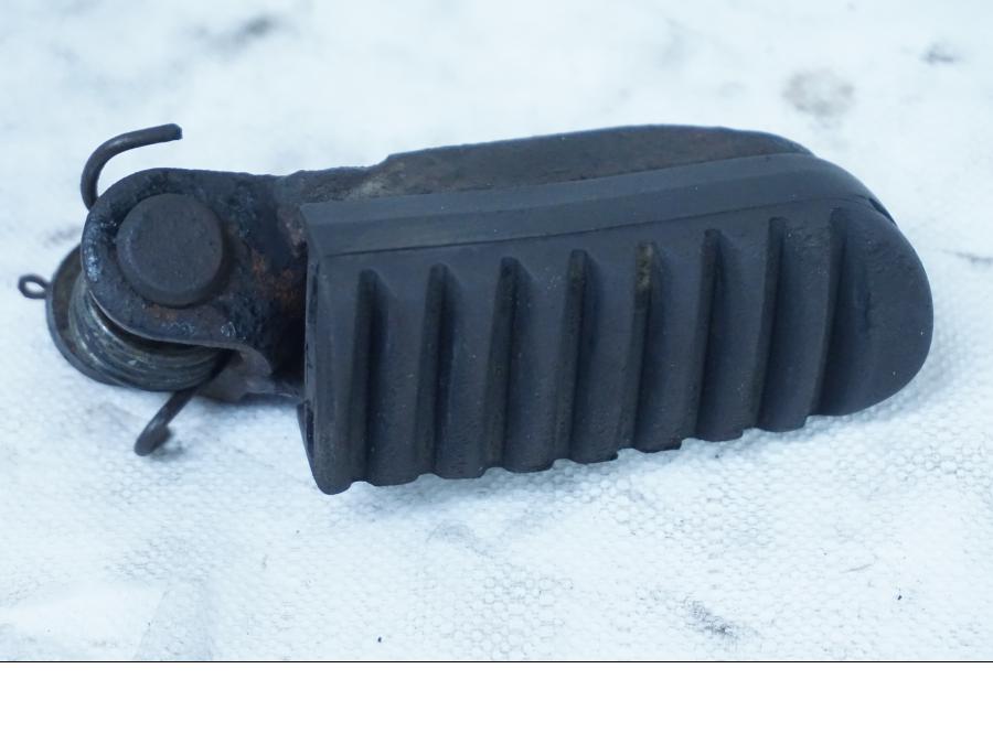 Framsidan på Fotpinne från en Honda XL 600 V -1994 motorcykel.