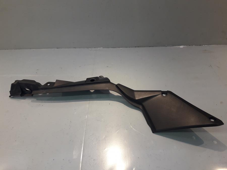 Framsidan på Sidopanel från en Suzuki DL 1000 -2018 motorcykel.