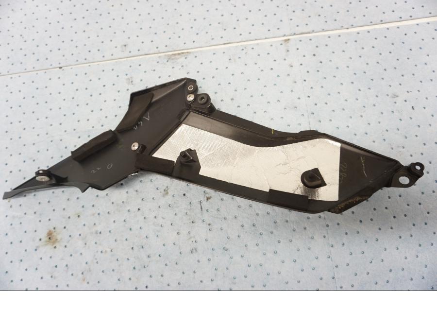 Baksidan på Sidopanel från en Kawasaki Z 900 -2019 motorcykel.