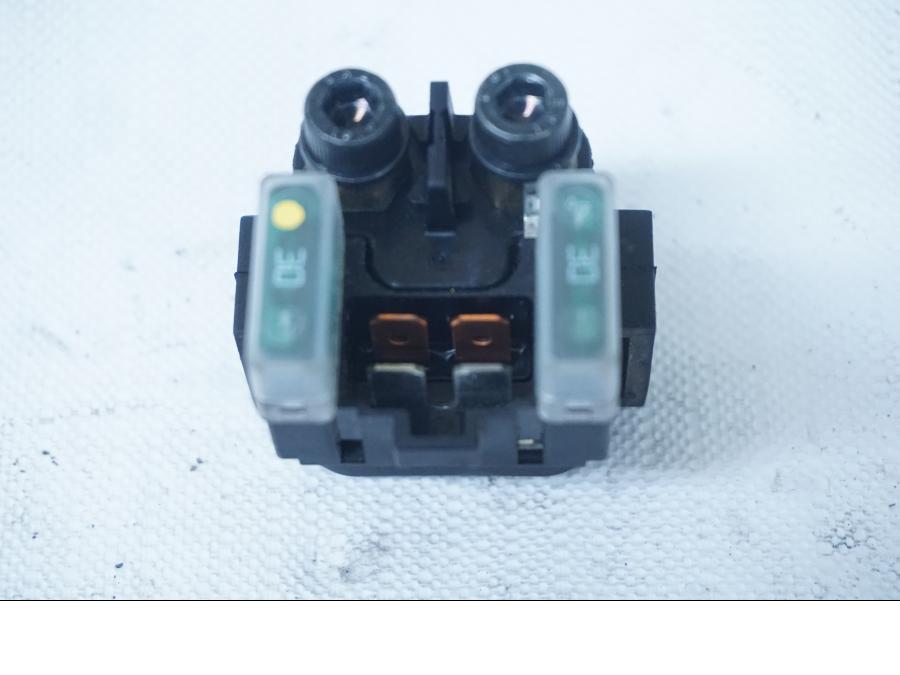 Baksidan på Startrelä från en Kawasaki Ninja 650 -2018 motorcykel.