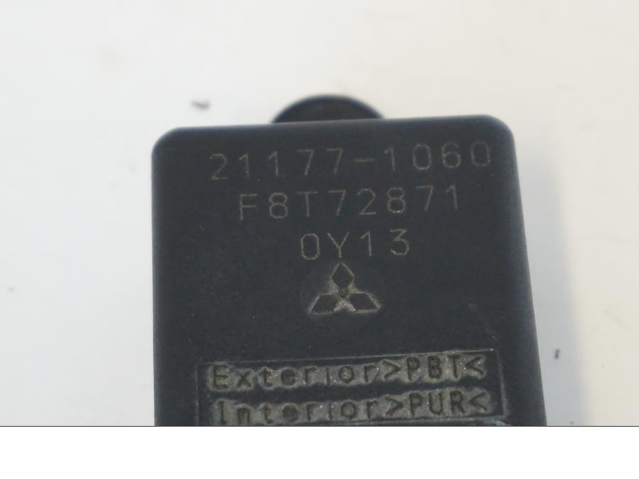 Extrabild1 på Relä från en Kawasaki ZR-7 -2001 motorcykel.