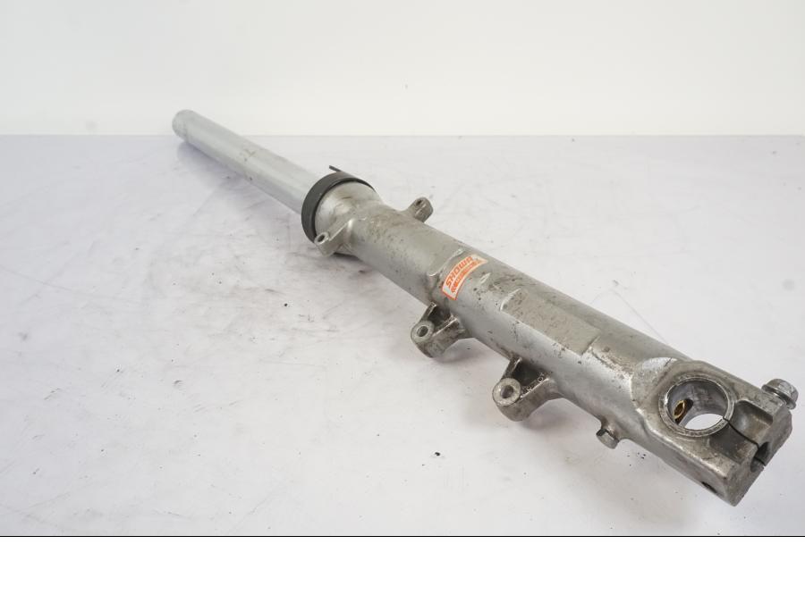 Framsidan på Gaffelben från en Honda VFR 750 -1994 motorcykel.