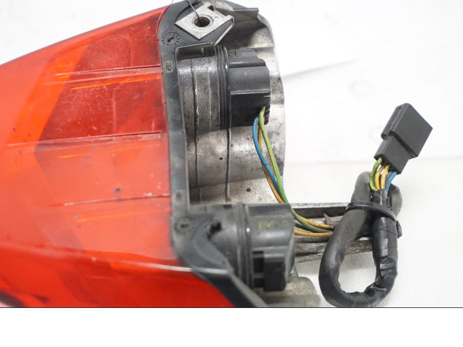 Höger sida på Baklampa från en Aprilia SL 750 Shiver -2008 motorcykel.