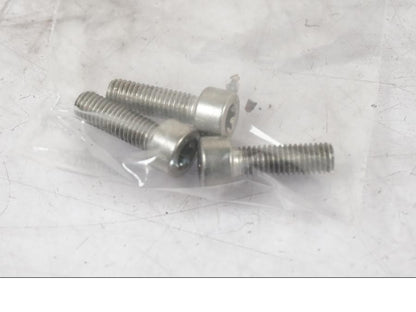 Vänster sida på Bensintankspåfyllning från en BMW F 800 R -2018 motorcykel.