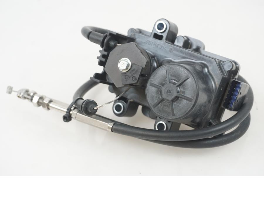 Extrabild2 på Avgasspjällmotor från en KTM 1290 Super Duke R -2022 motorcykel.