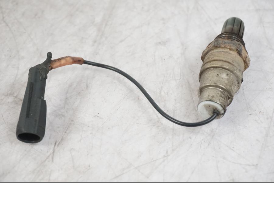 Snett nerifrån på Lambdasond från en Buell 1125 R -2008 motorcykel.