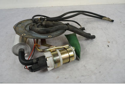 Vänster sida på Bensinpump insprut från en BMW R 850 R -2004 motorcykel.