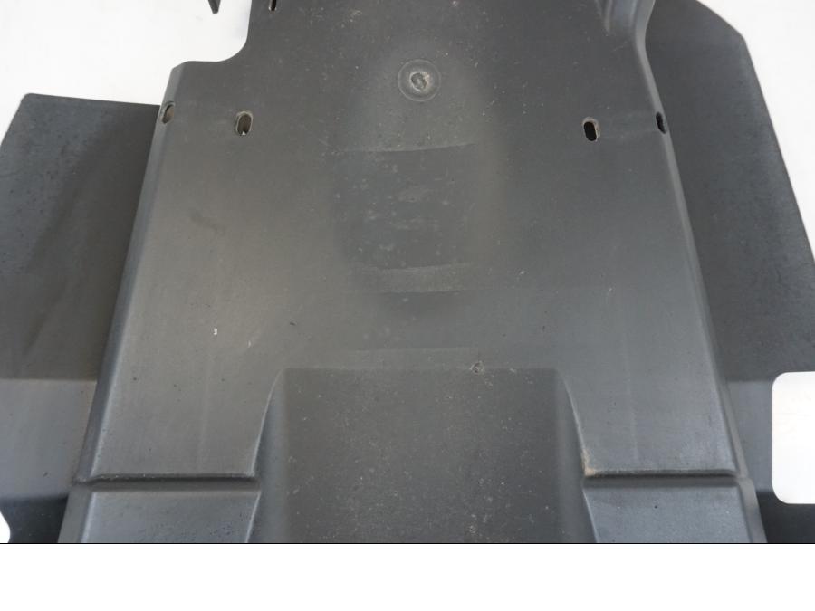 Snett nerifrån på Undertail från en Yamaha WR 125 -2011 motorcykel.