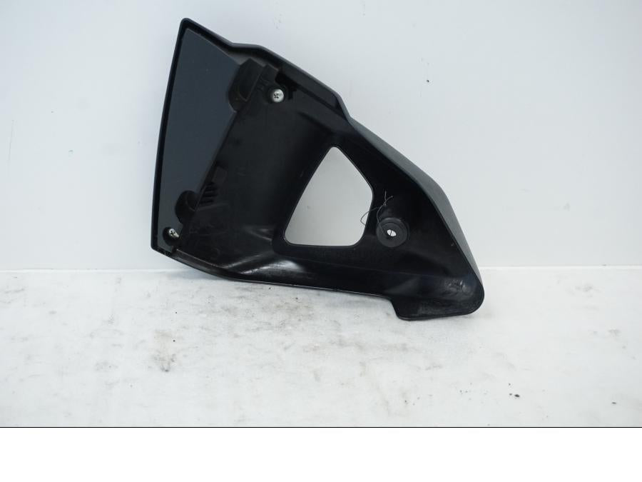 Framsidan på Sidkåpa från en Suzuki DL 1000 -2016 motorcykel.