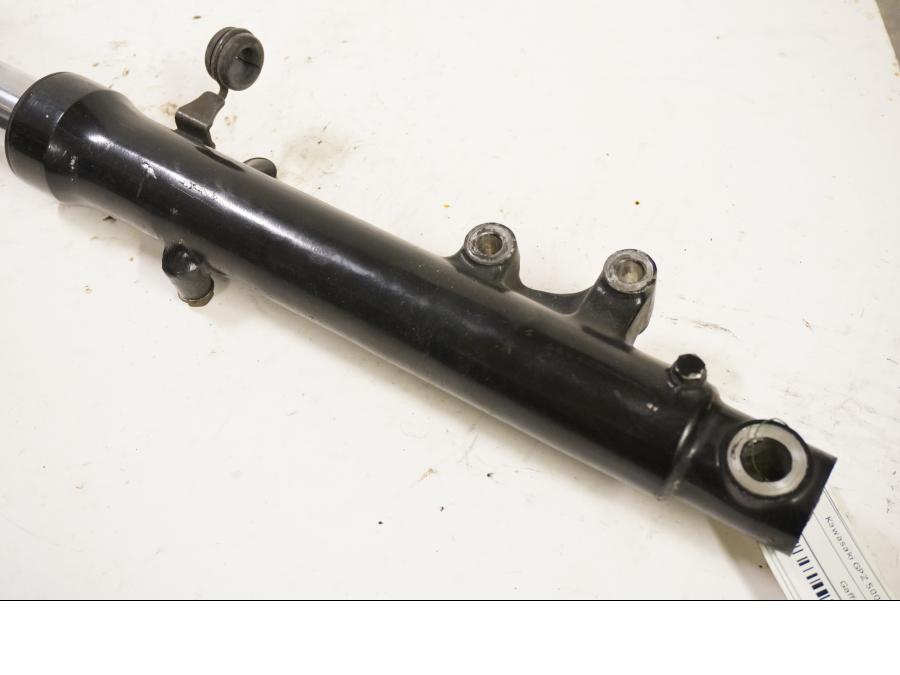 Baksidan på Gaffelben från en Kawasaki GPZ 500 -1991 motorcykel.