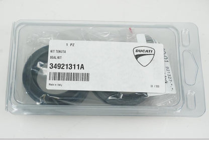 Framsidan på Gaffelben Öhlins från en Ducati Panigale V4S -2022 motorcykel.