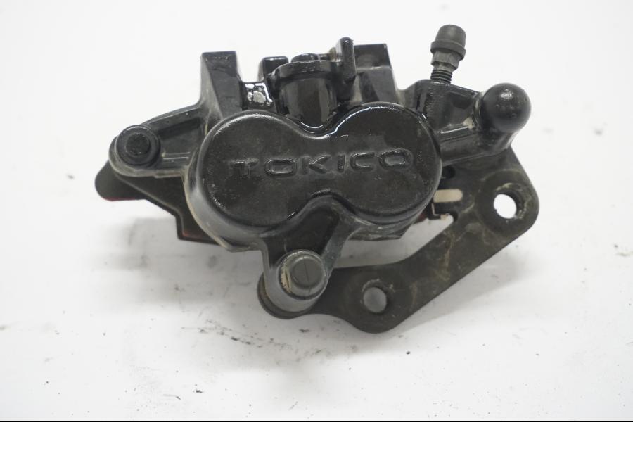 Framsidan på Bromsok från en Suzuki VZ 800 -1998 motorcykel.