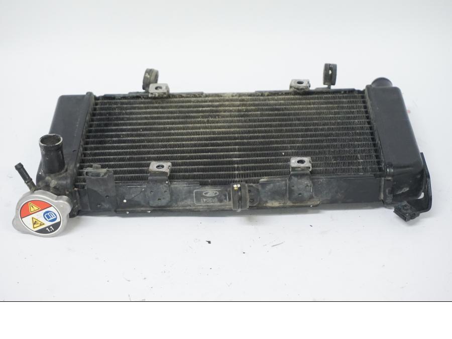 Snett uppifrån på Vattenkyl från en Honda CB 500 X -2015 motorcykel.