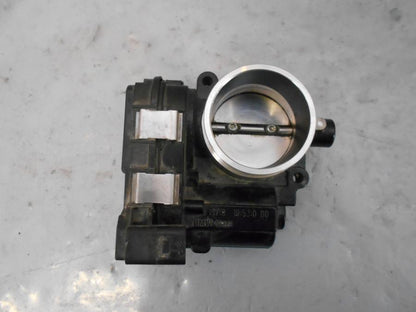 Framsidan på Spjällhus från en BMW R 1200 GSA -2018 motorcykel.