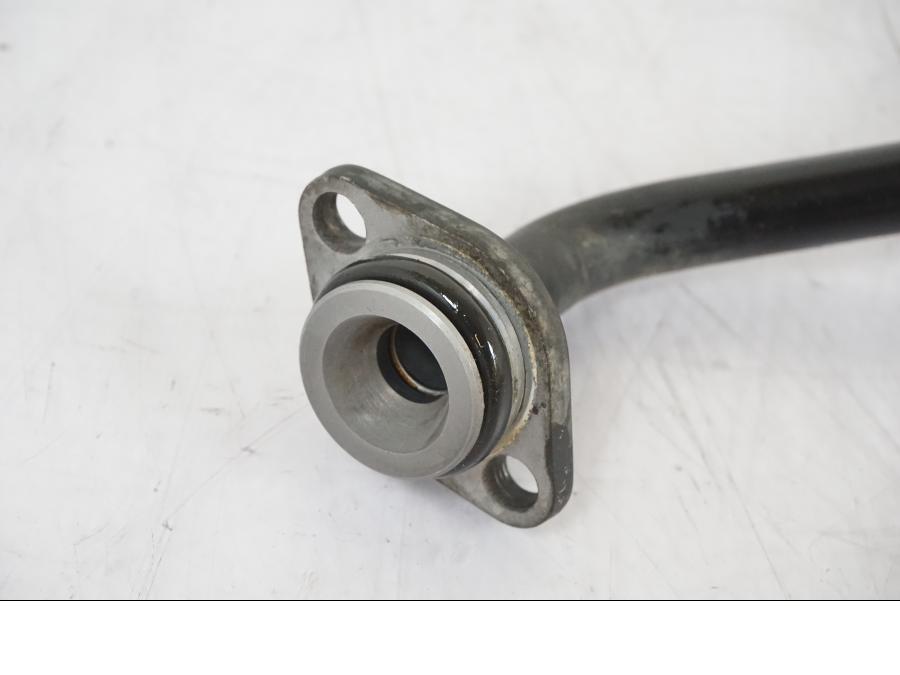 Baksidan på Oljekylrör från en BMW R 1200 GSA -2012 motorcykel.