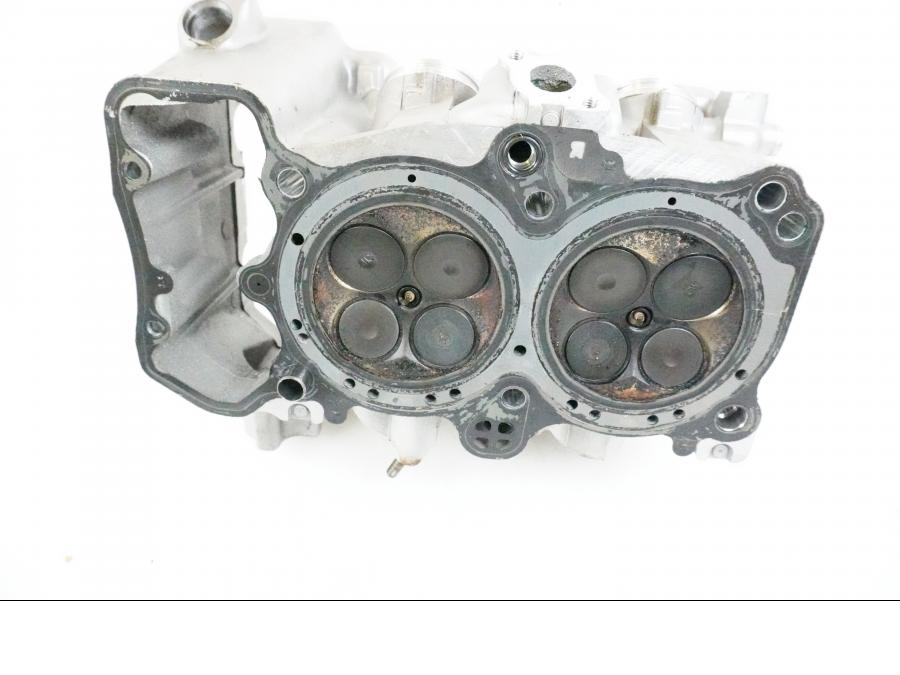 Vänster sida på Topplock från en Honda VFR 800 -2005 motorcykel.