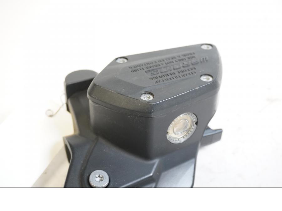 Baksidan på Bromshuvudcylinder från en BMW K 1600 -2018 motorcykel.