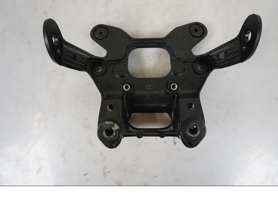 Snett uppifrån på Instrumentfäste från en KTM 125 Duke -2017 motorcykel.