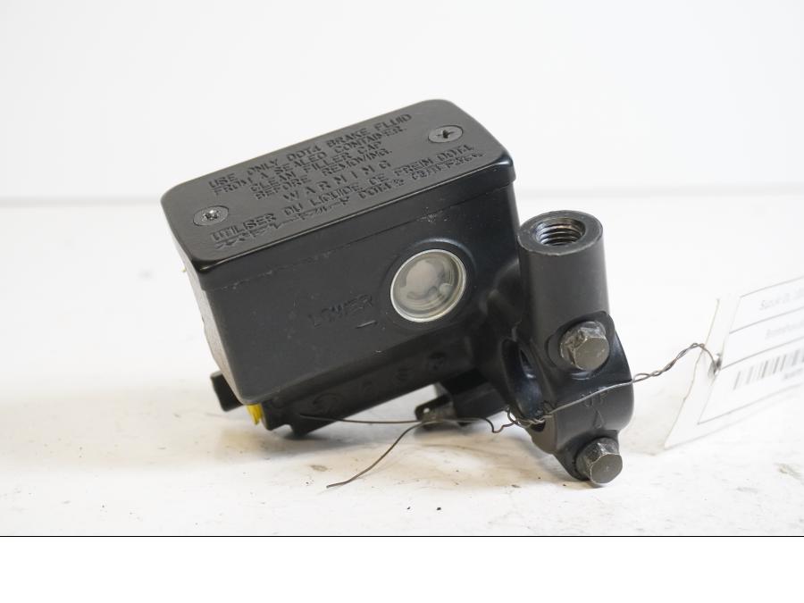 Framsidan på Bromshuvudcylinder från en Suzuki DL 1000 -2003 motorcykel.
