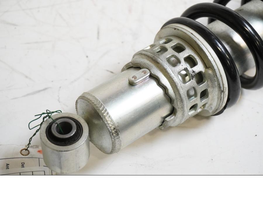 Baksidan på Stötdämpare från en Yamaha FZ-8 -2011 motorcykel.